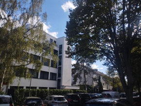 Quet Room in flat,2 station to Messe, free parking,Supermarket near